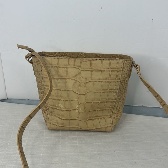 Valentina Tulip croc Embossed crossbody bag - Picture 3 of 9